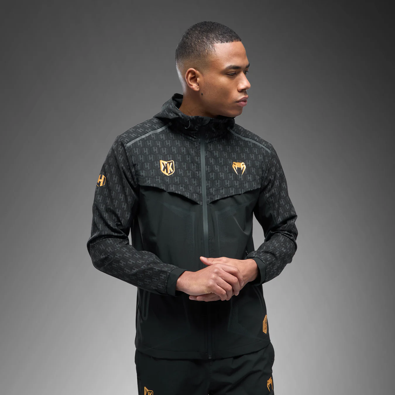 FK x Venum Hexagone MMA Komplettes Trainingsanzug-Set (Jacke + Hose) - Schwarz/Gold