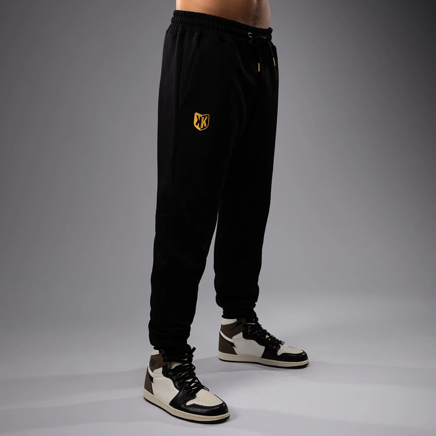 FK x Venum Hexagone MMA Jogging - Schwarz/Gold - Image 3
