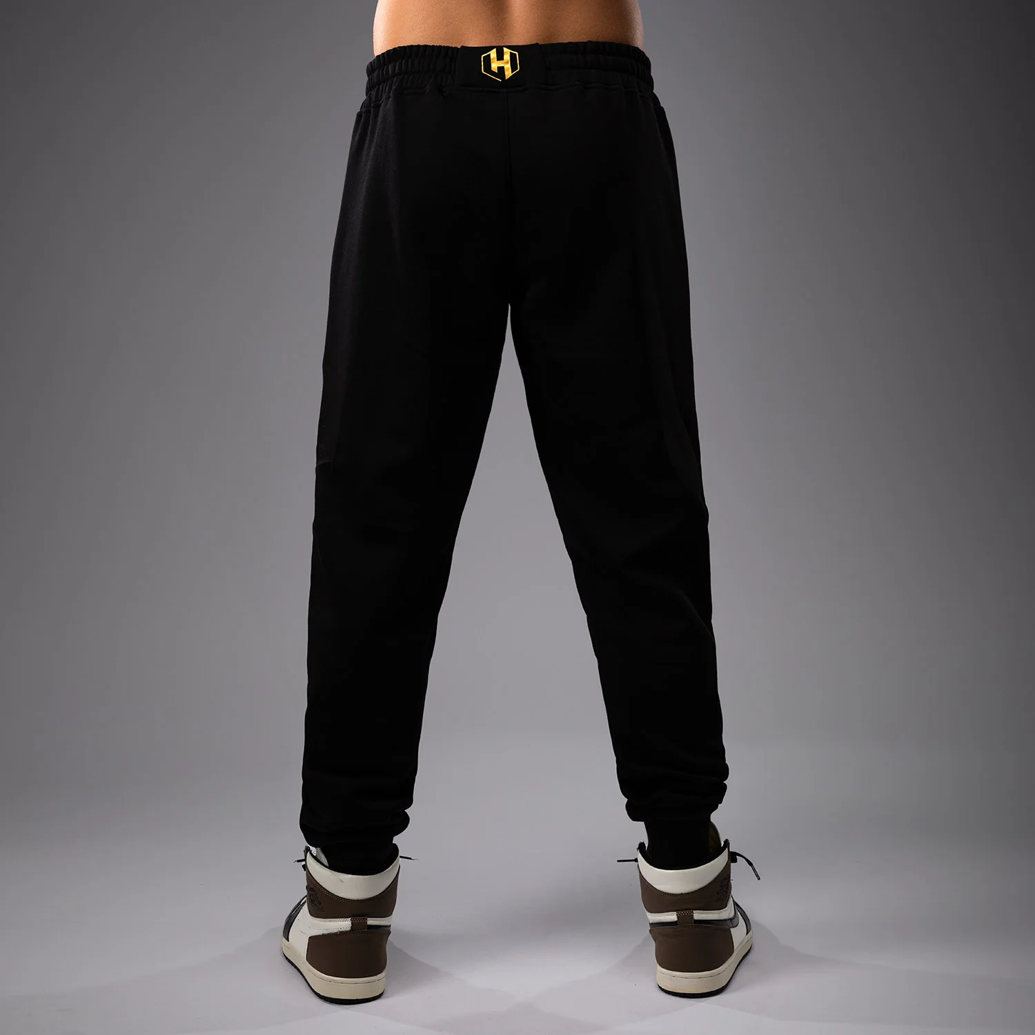 FK x Venum Hexagone MMA Jogging - Schwarz/Gold - Image 4