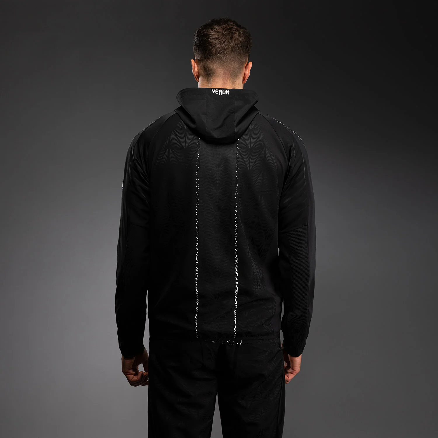 UFC Zenith by Venum Authentic Fight Night Kapuzenjacke Herren Personalisiert - Schwarz - Image 5