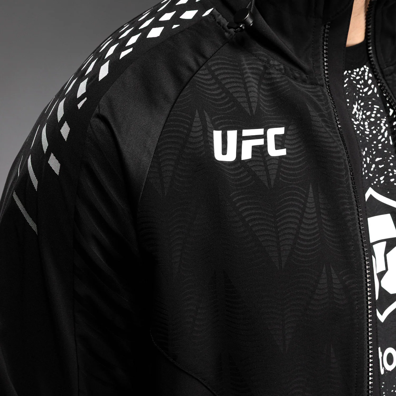 UFC Zenith by Venum Authentic Fight Night Kapuzenjacke Herren Personalisiert - Schwarz - Image 8