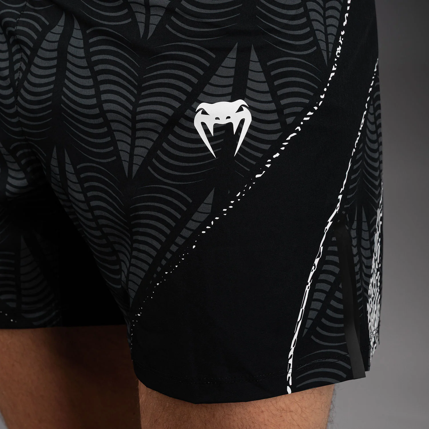 UFC Zenith by Venum Authentic Fight Night Kurze Passform Fight Short Herren Personalisiert - Schwarz - Image 6