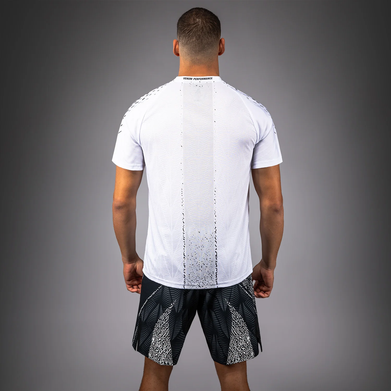 UFC Zenith by Venum Authentic Fight Night Offizielles Walkout-Trikot Herren Personalisiert - Weiß - Image 4