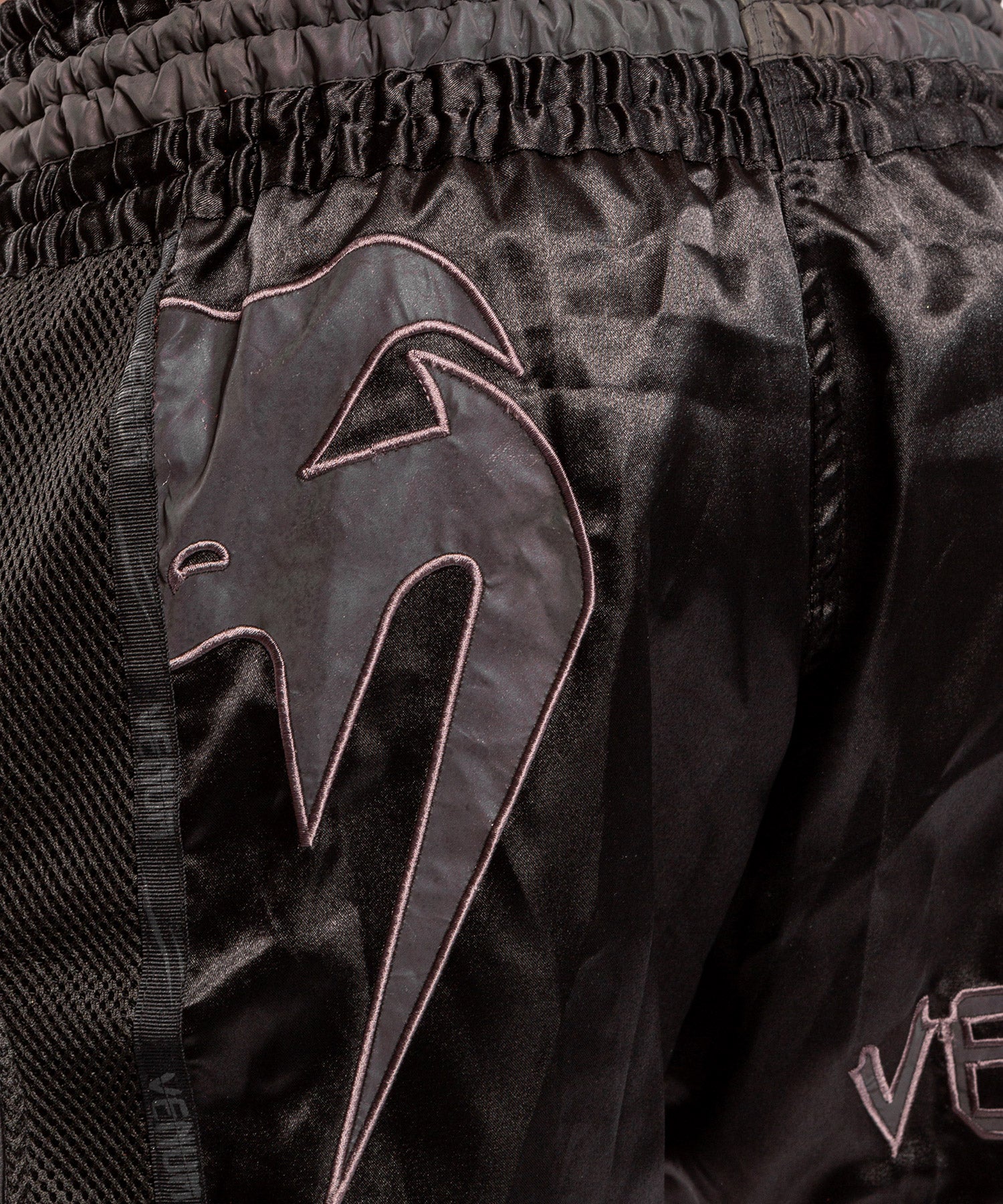 Muay Thai Shorts Venum Giant Glow- Schwarz - Image 4
