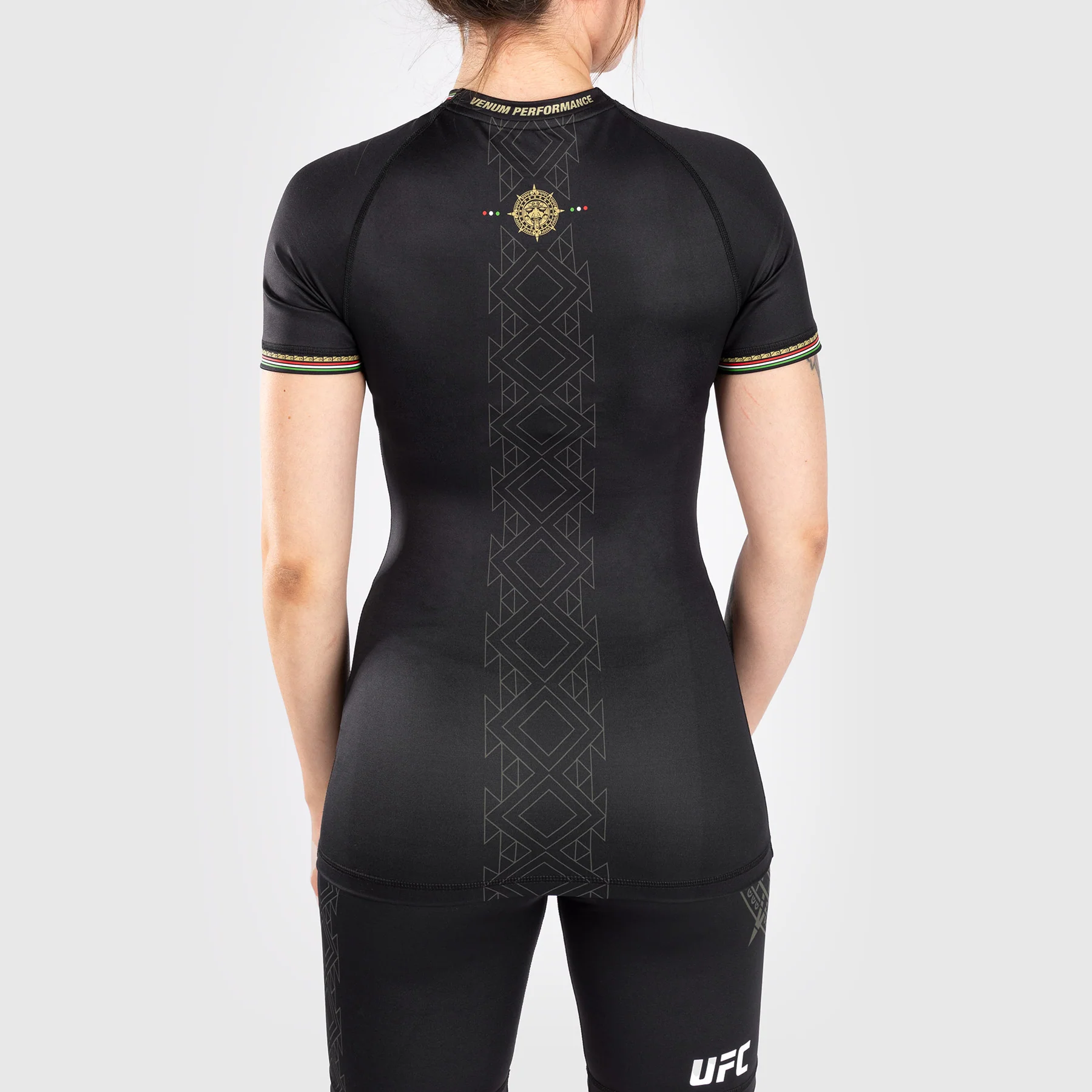 Noche UFC by Venum Authentic Fight Night Damen Performance Kurzarm Rashguard - Schwarz - Image 2