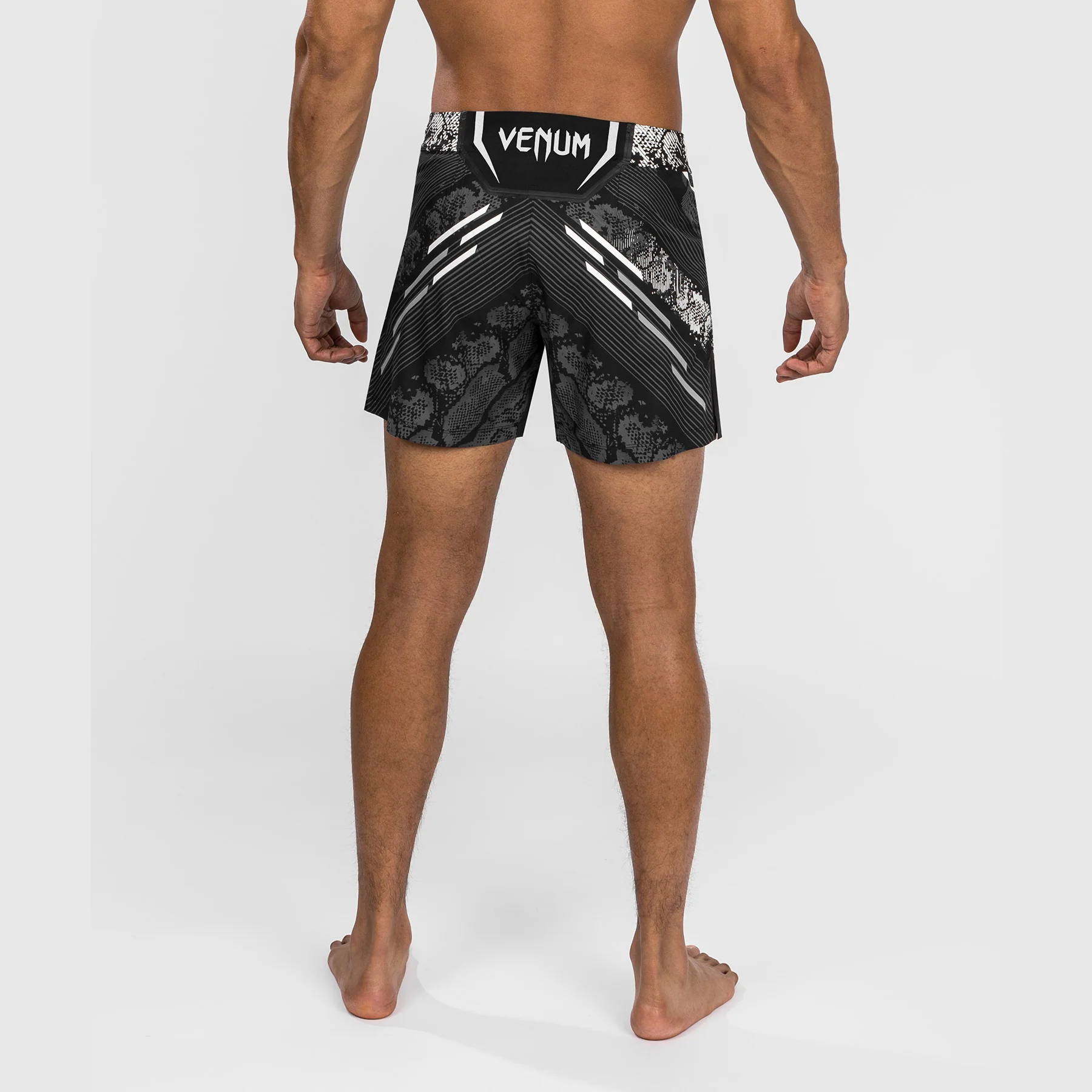 UFC Adrenaline by Venum Personalisierte Authentische Fight Night Herren-Kampfshorts - Kurze Passform - Schwarz - Image 6