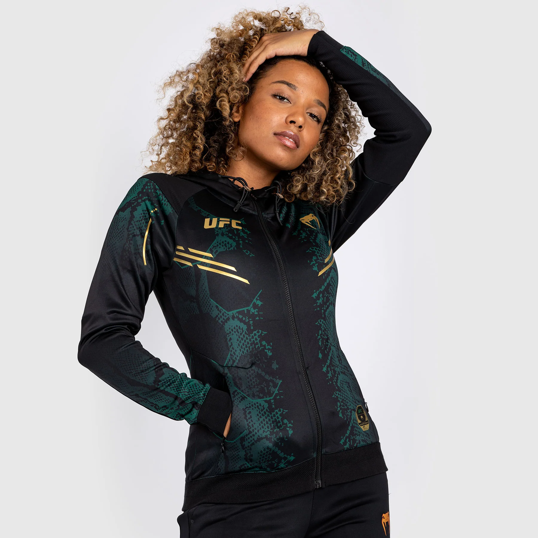 UFC Adrenaline by Venum Personalized Authentic Fight Night Walkout-Hoodie für Frauen - Emerald Edition - Grün/Schwarz/Gold - Image 2