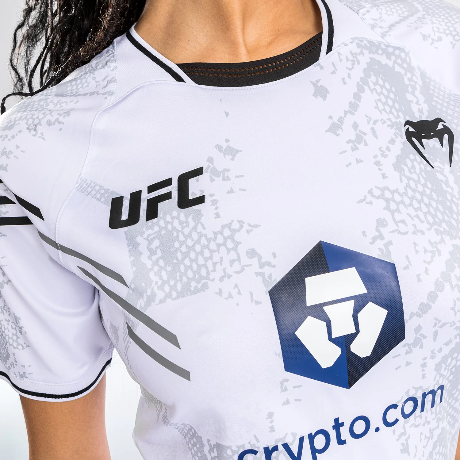 UFC Adrenaline von Venum personalisiert authentic Fight Night Frauen Walkout Jersey - weiß - Image 9