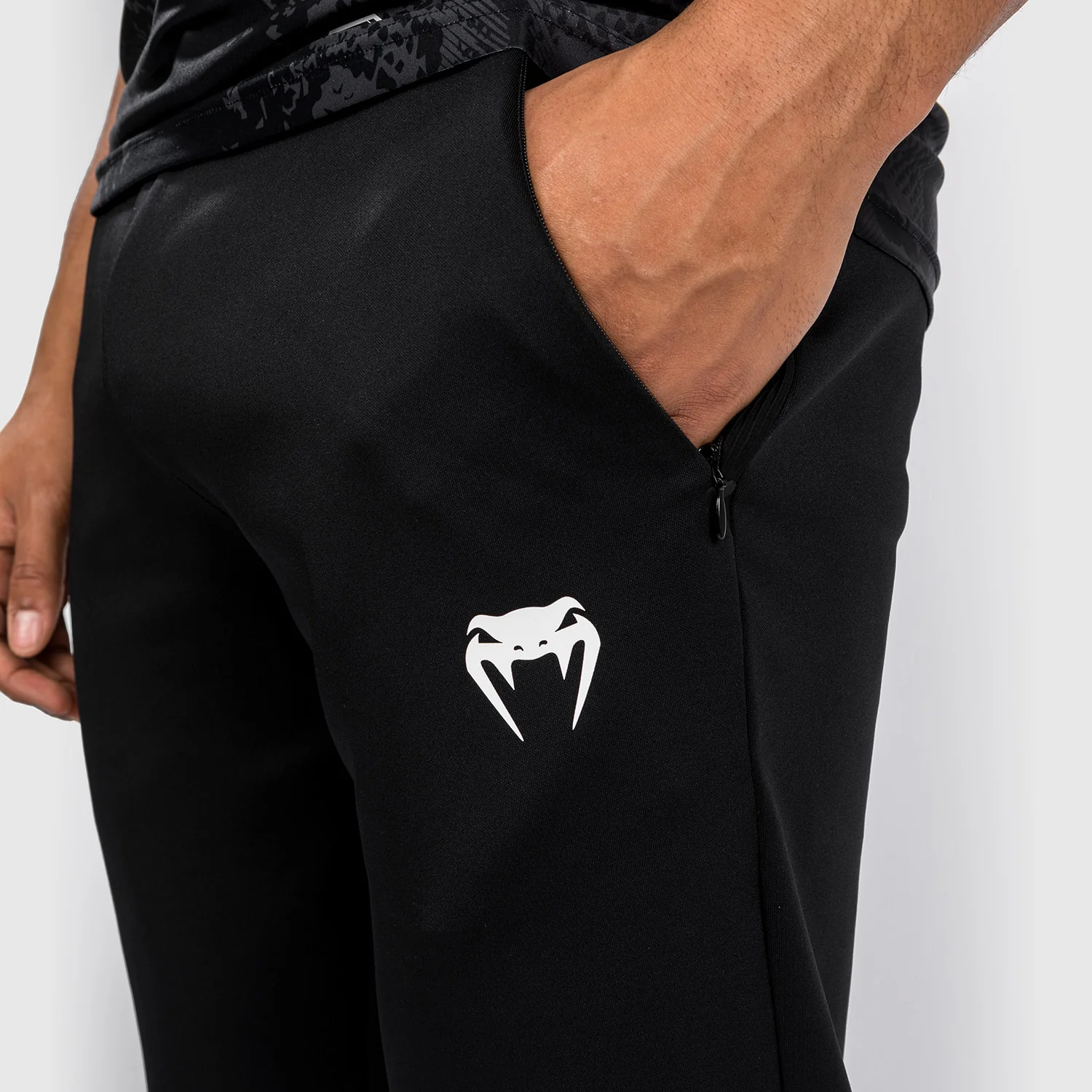 UFC Adrenaline by Venum Authentic Fight Night Herren Walkout Hose - Schwarz - Image 6