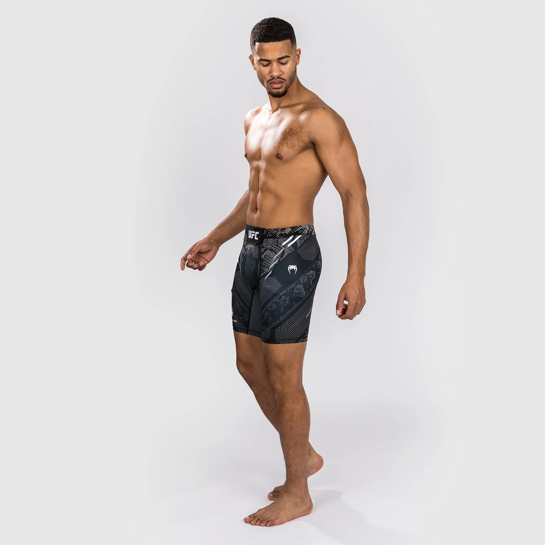 UFC Adrenaline by Venum Authentic Fight Night Short Vale Tudo für Männer - Schwarz - Image 4
