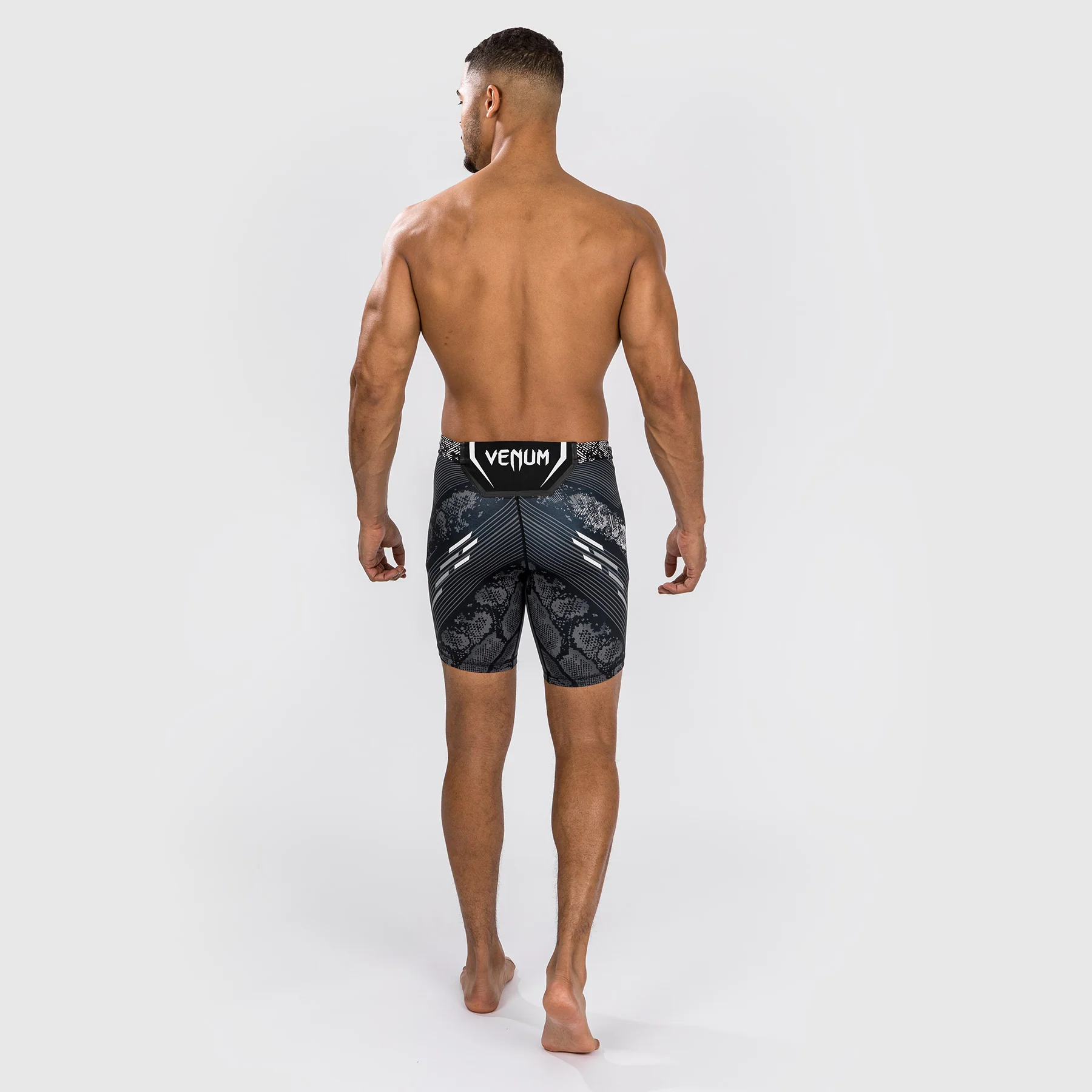 UFC Adrenaline by Venum Authentic Fight Night Short Vale Tudo für Männer - Schwarz - Image 6