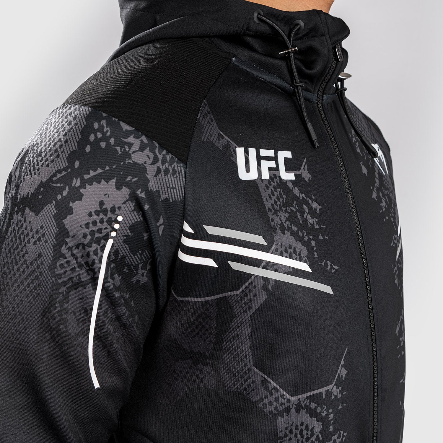 UFC Adrenaline by Venum Authentic Fight Night Walkout Hoodie für Männer - Schwarz - Image 10