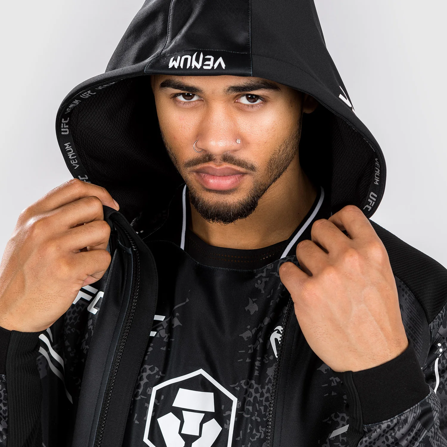 UFC Adrenaline by Venum Authentic Fight Night Walkout Hoodie für Männer - Schwarz - Image 6