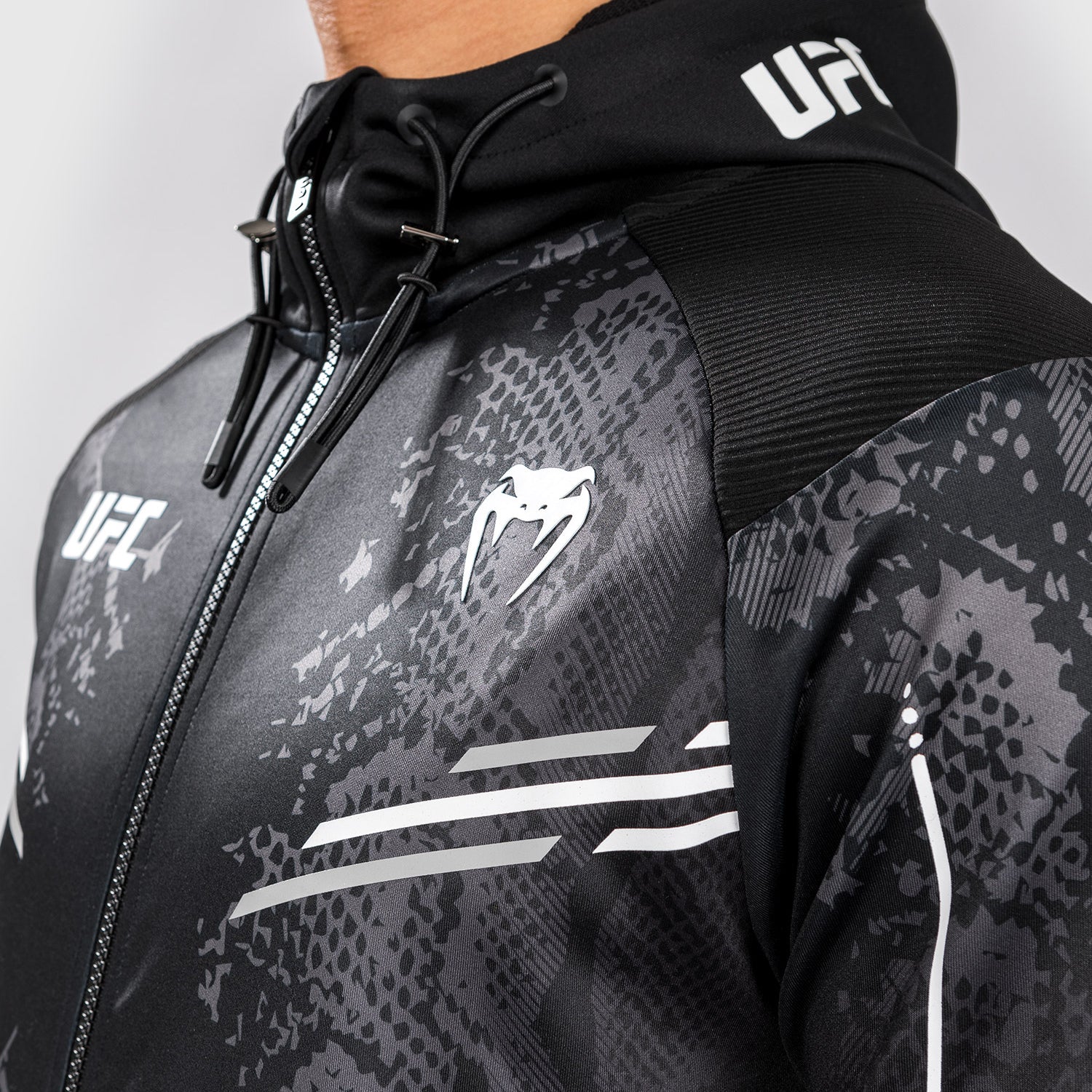 UFC Adrenaline by Venum Authentic Fight Night Walkout Hoodie für Männer - Schwarz - Image 9