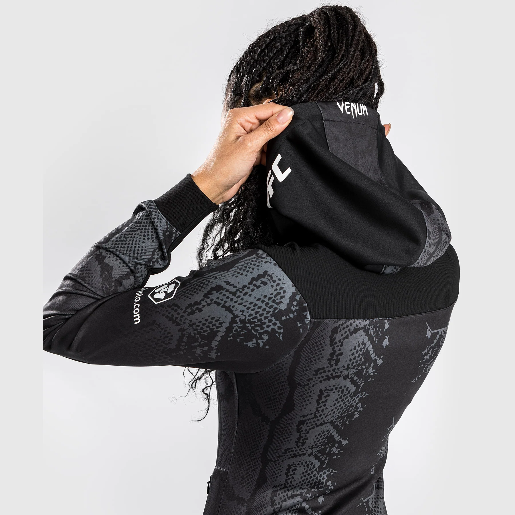 UFC Adrenaline by Venum Authentic Fight Night Women's Walkout Hoodie - Schwarz - Image 9
