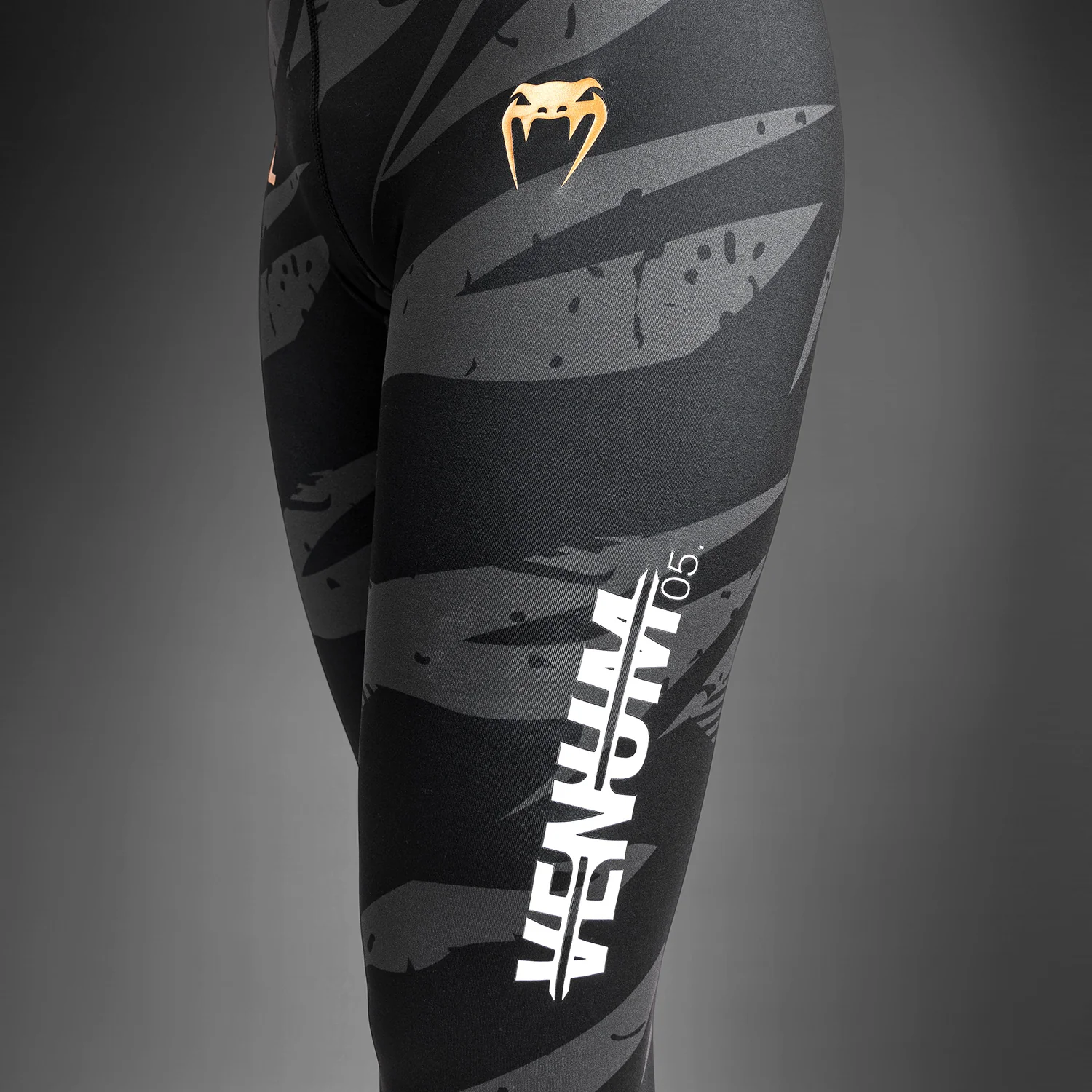 UFC Adrenaline by Venum Fight Week Frauen Leistung Tight - Urban Camo - Image 10