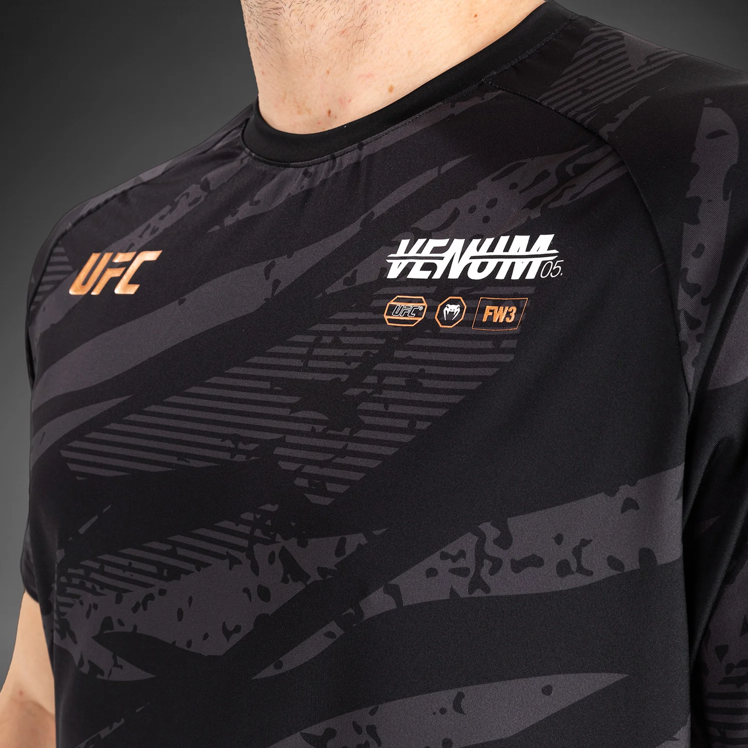 UFC Adrenaline by Venum Fight Week Herren Dry Tech T-Shirt - Urban Camo - Image 3