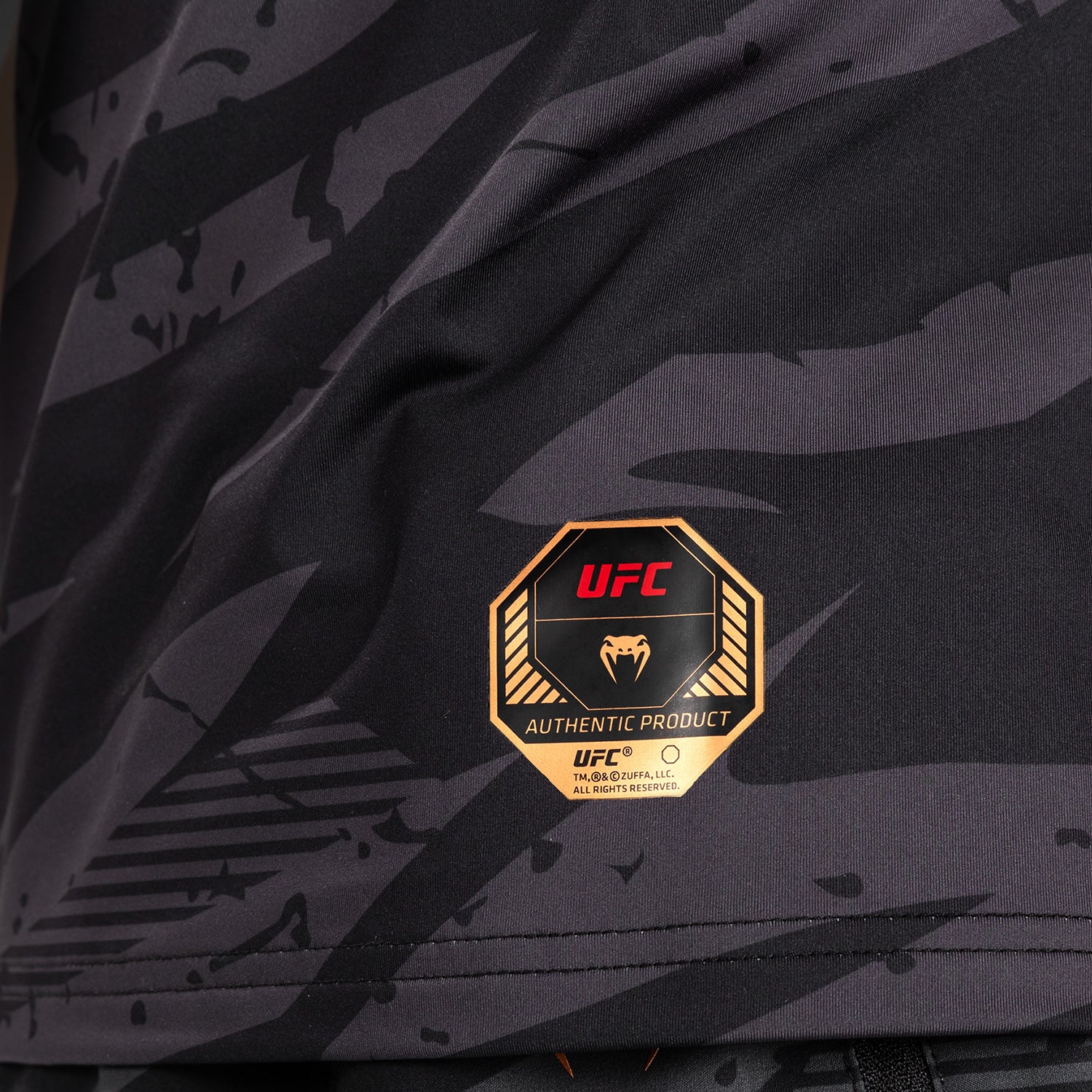 UFC Adrenaline by Venum Fight Week Herren Dry Tech T-Shirt - Urban Camo - Image 4
