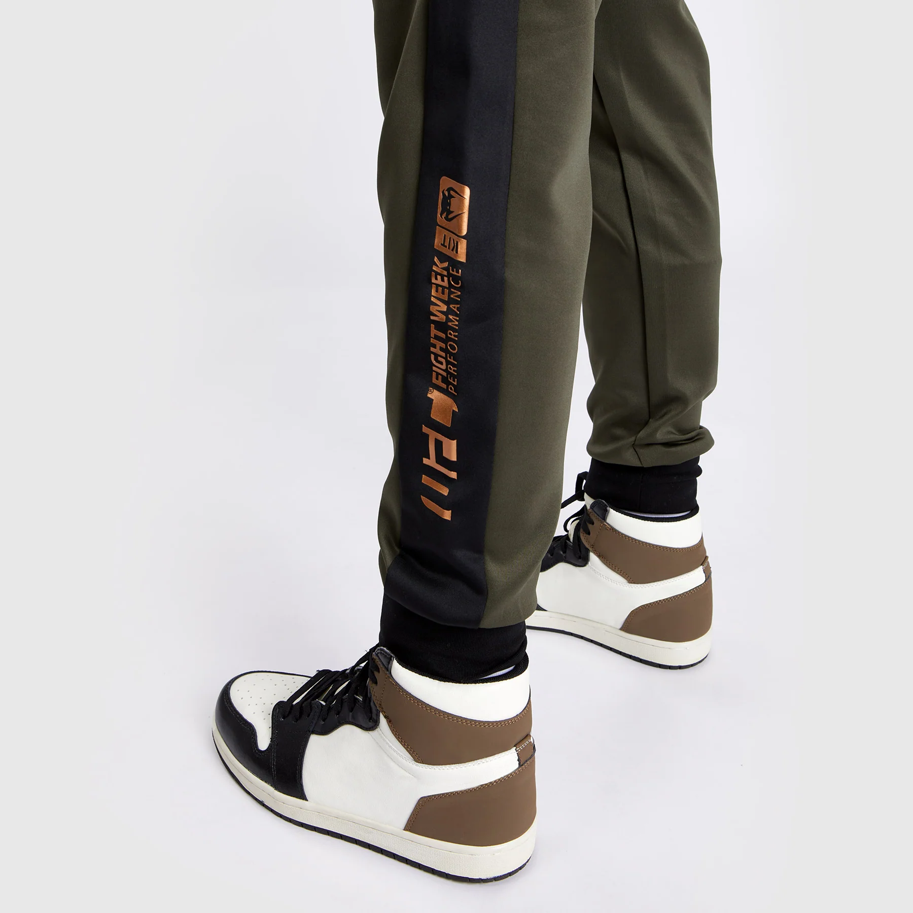 UFC Adrenaline by Venum Fight Week Herren-Performance-Jogging-Hose - Khaki/Bronze - Image 5