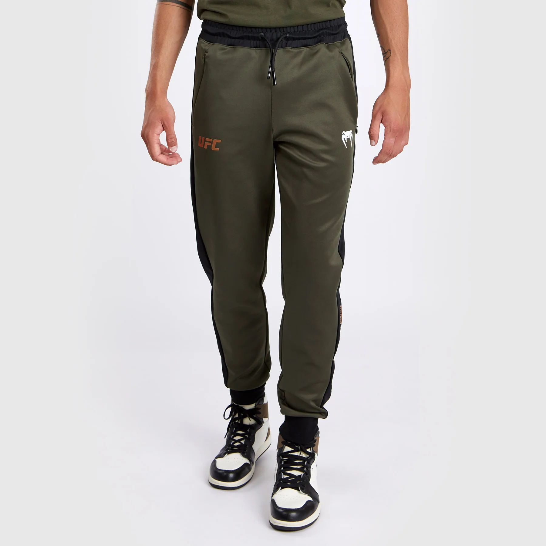 UFC Adrenaline by Venum Fight Week Herren-Performance-Jogging-Hose - Khaki/Bronze - Image 8