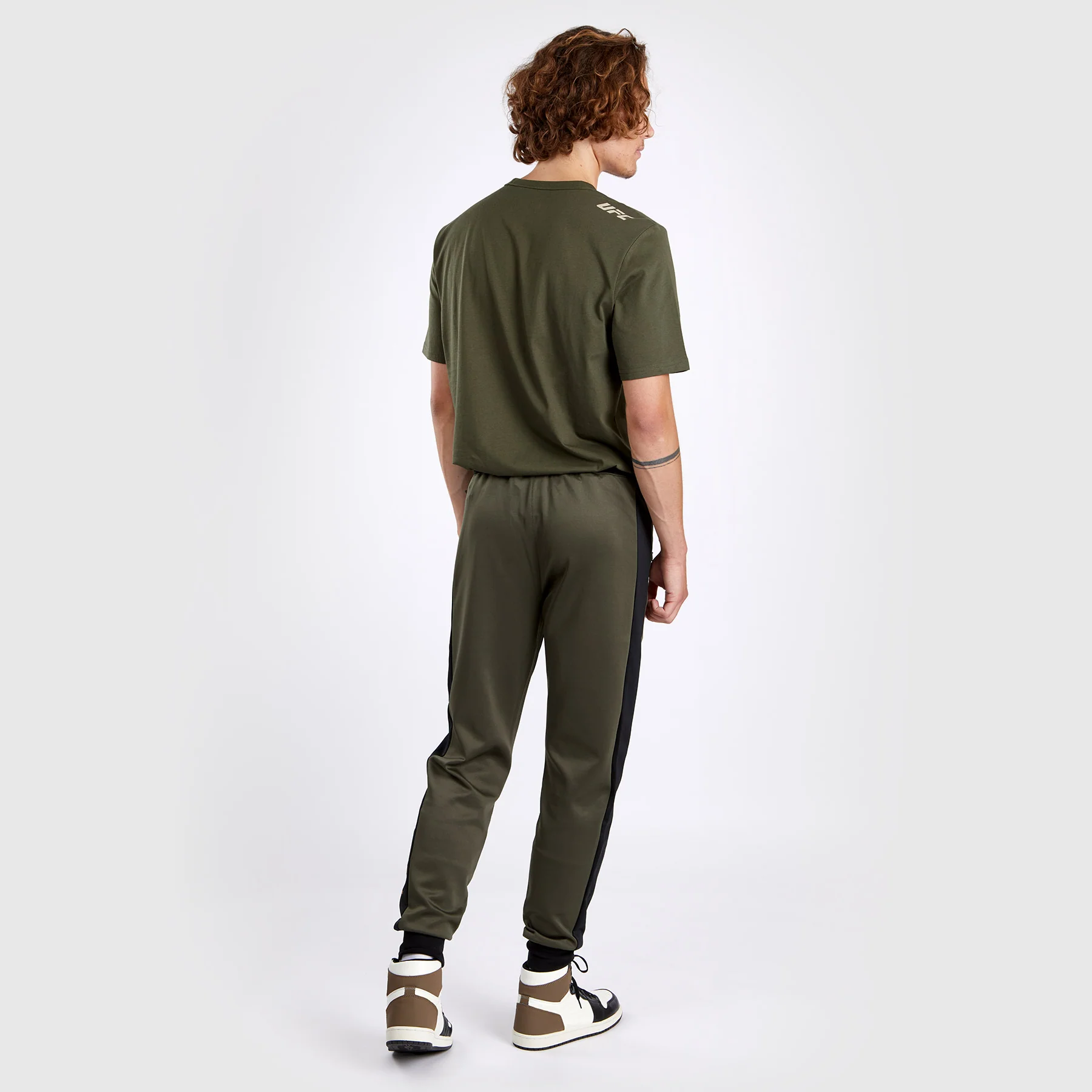 UFC Adrenaline by Venum Fight Week Herren-Performance-Jogging-Hose - Khaki/Bronze - Image 9