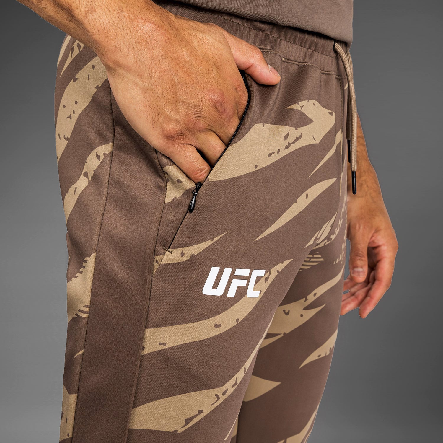 UFC Adrenaline by Venum Fight Week Herrenhose - Desert Camo - Image 4