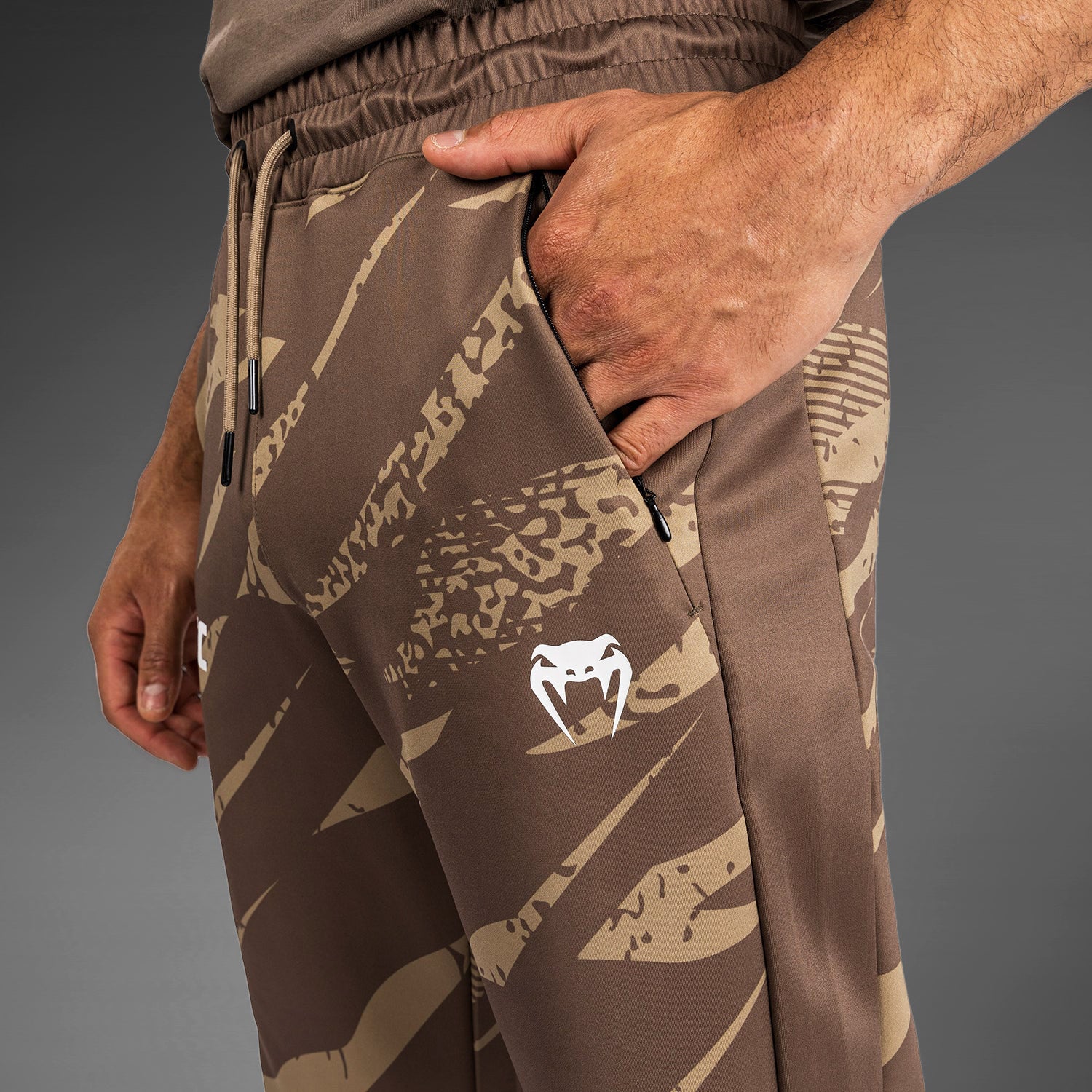UFC Adrenaline by Venum Fight Week Herrenhose - Desert Camo - Image 5