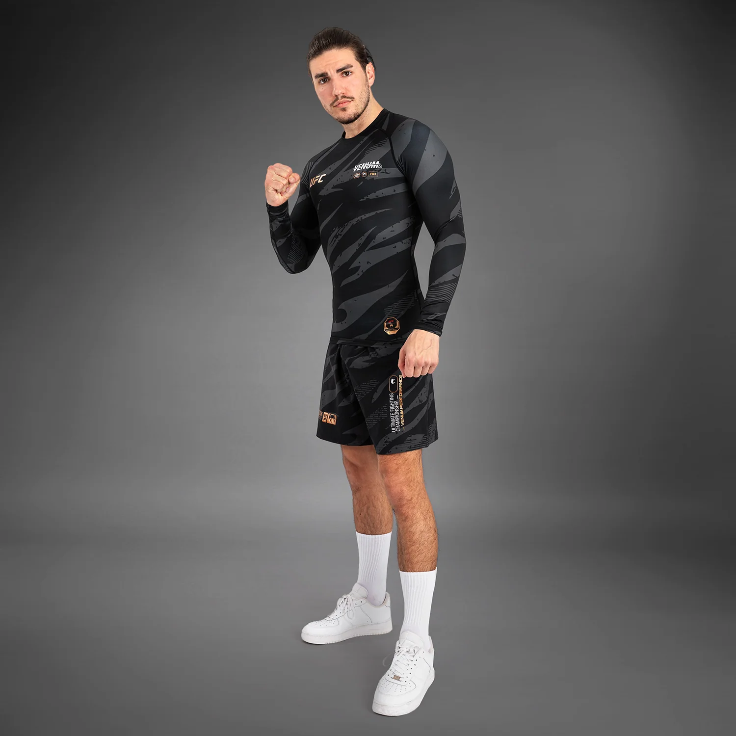 UFC Adrenaline by Venum Fight Week Performance Langärmeliger Rashguard - Urban Camo - Image 2