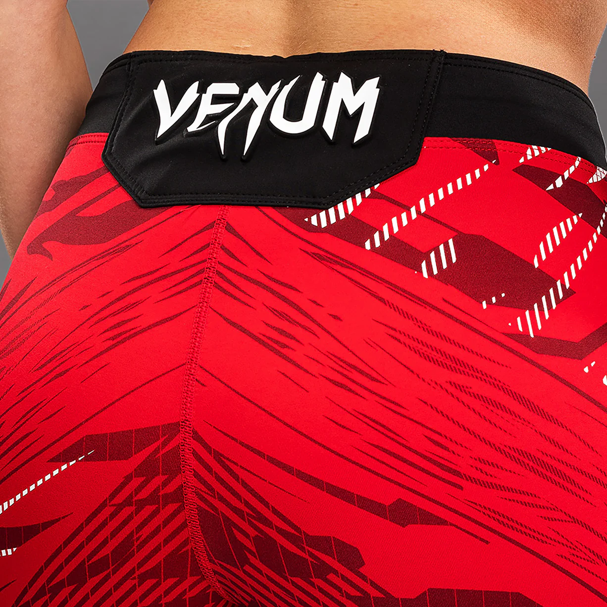 UFC Fusion by Venum Authentic Fight Night Damen Vale Tudo Short - Short Fit - Rot - Image 9