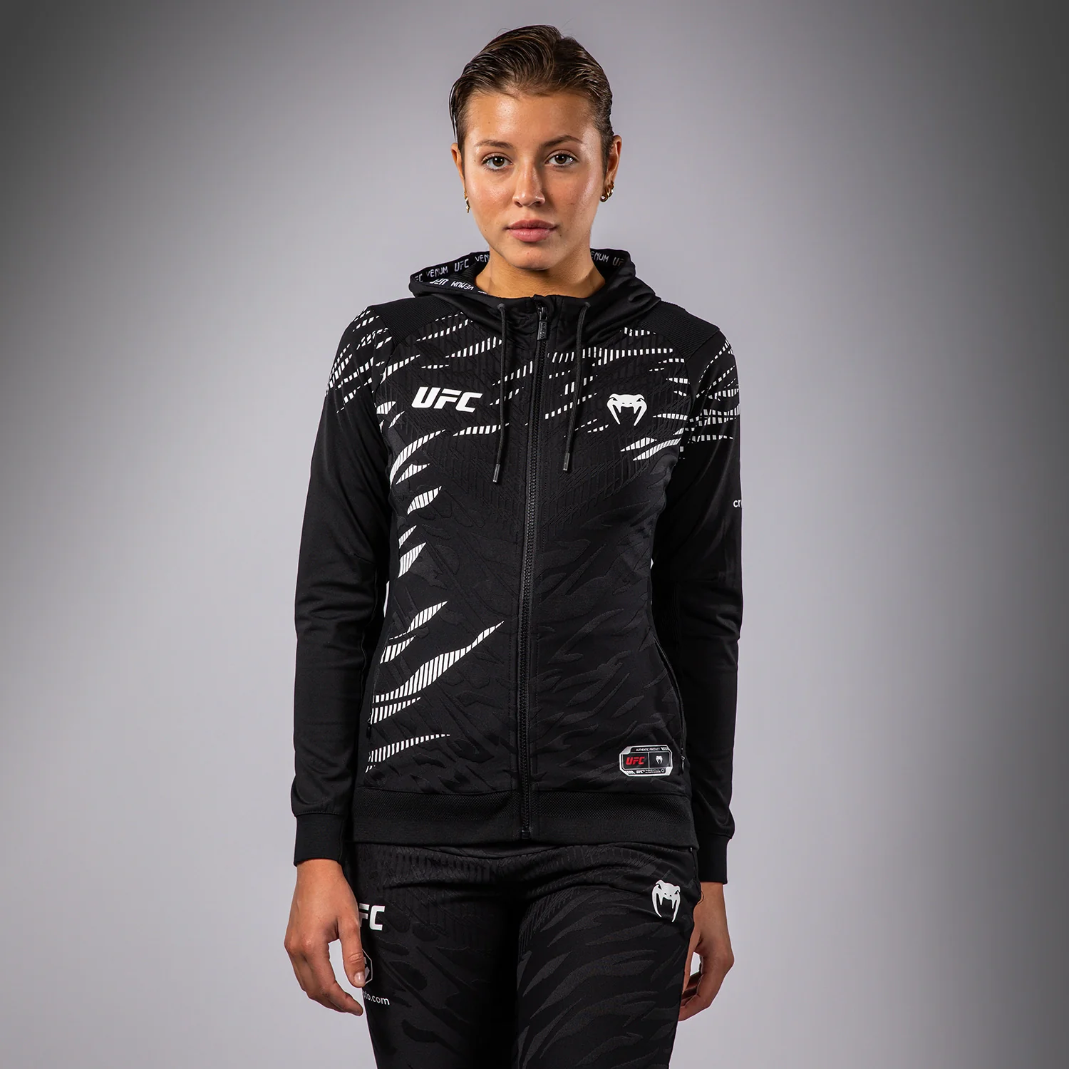 UFC Fusion by Venum Authentic Fight Night Damen Walkout Hoodie - Schwarz