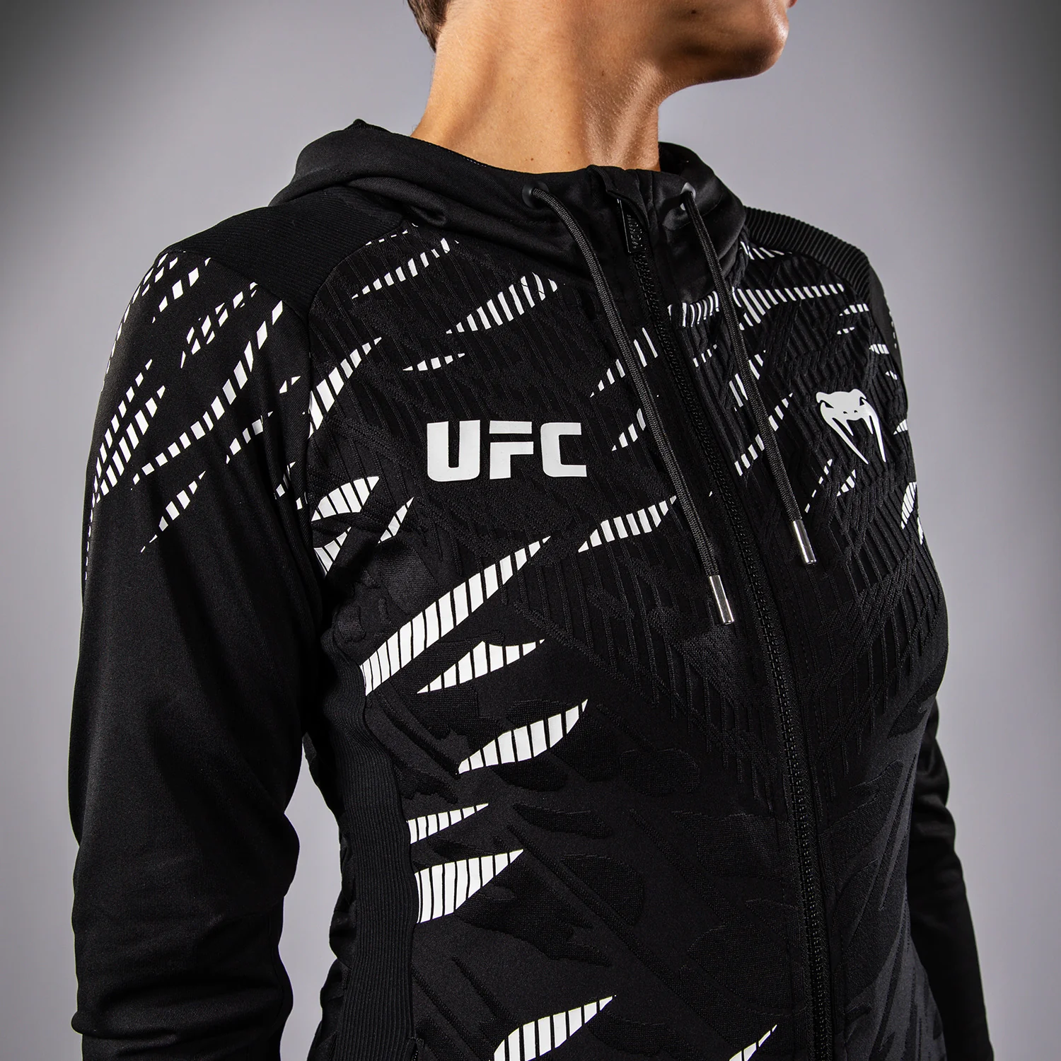 UFC Fusion by Venum Authentic Fight Night Damen Walkout Hoodie - Schwarz - Image 6
