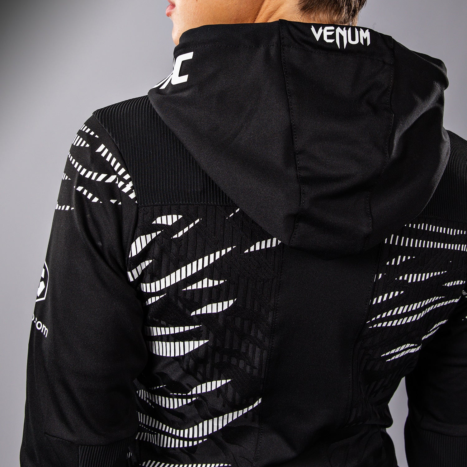 UFC Fusion by Venum Authentic Fight Night Damen Walkout Hoodie - Schwarz - Image 8