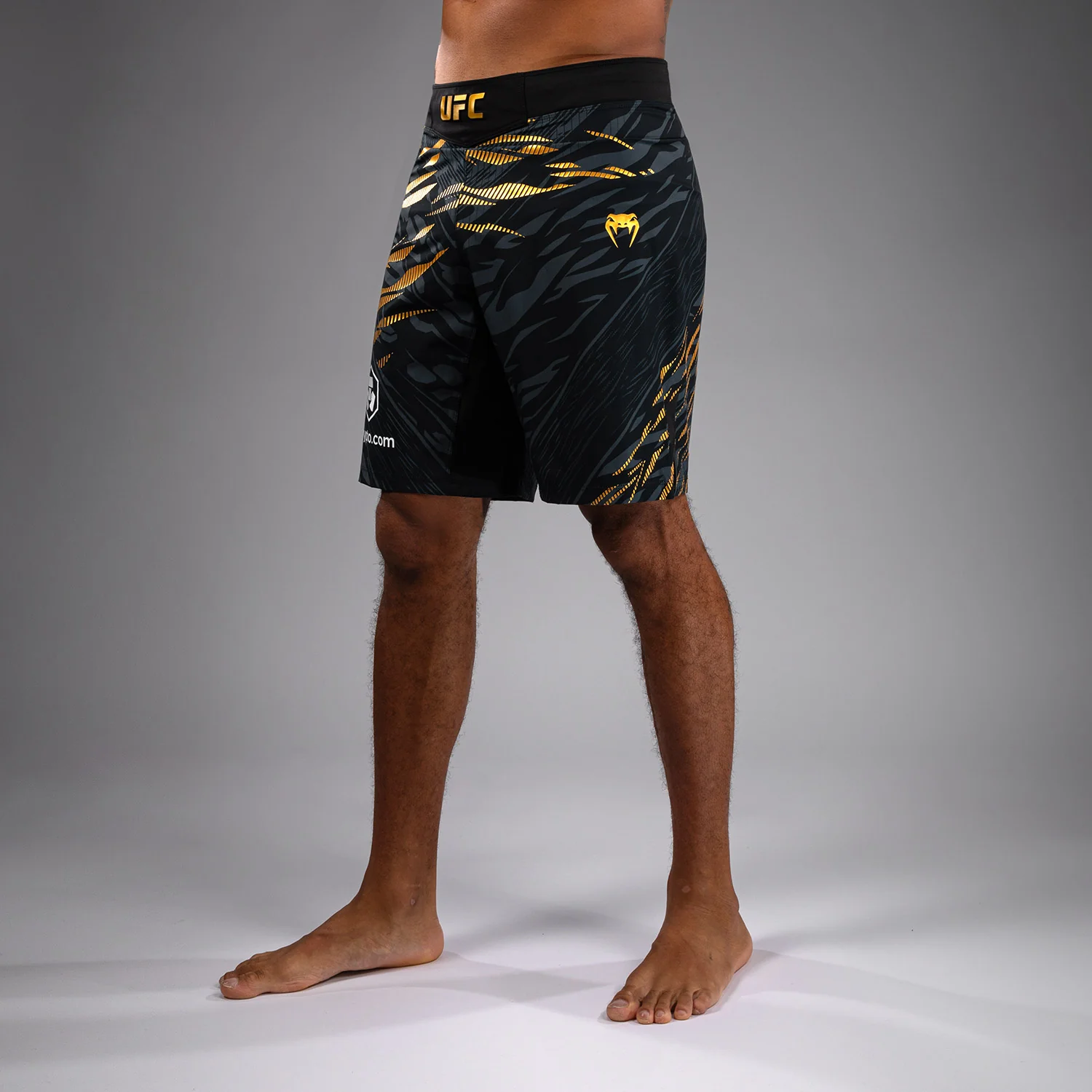 UFC Fusion by Venum Authentic Fight Night Herren Fight Short - Long Fit - Champion - Image 3