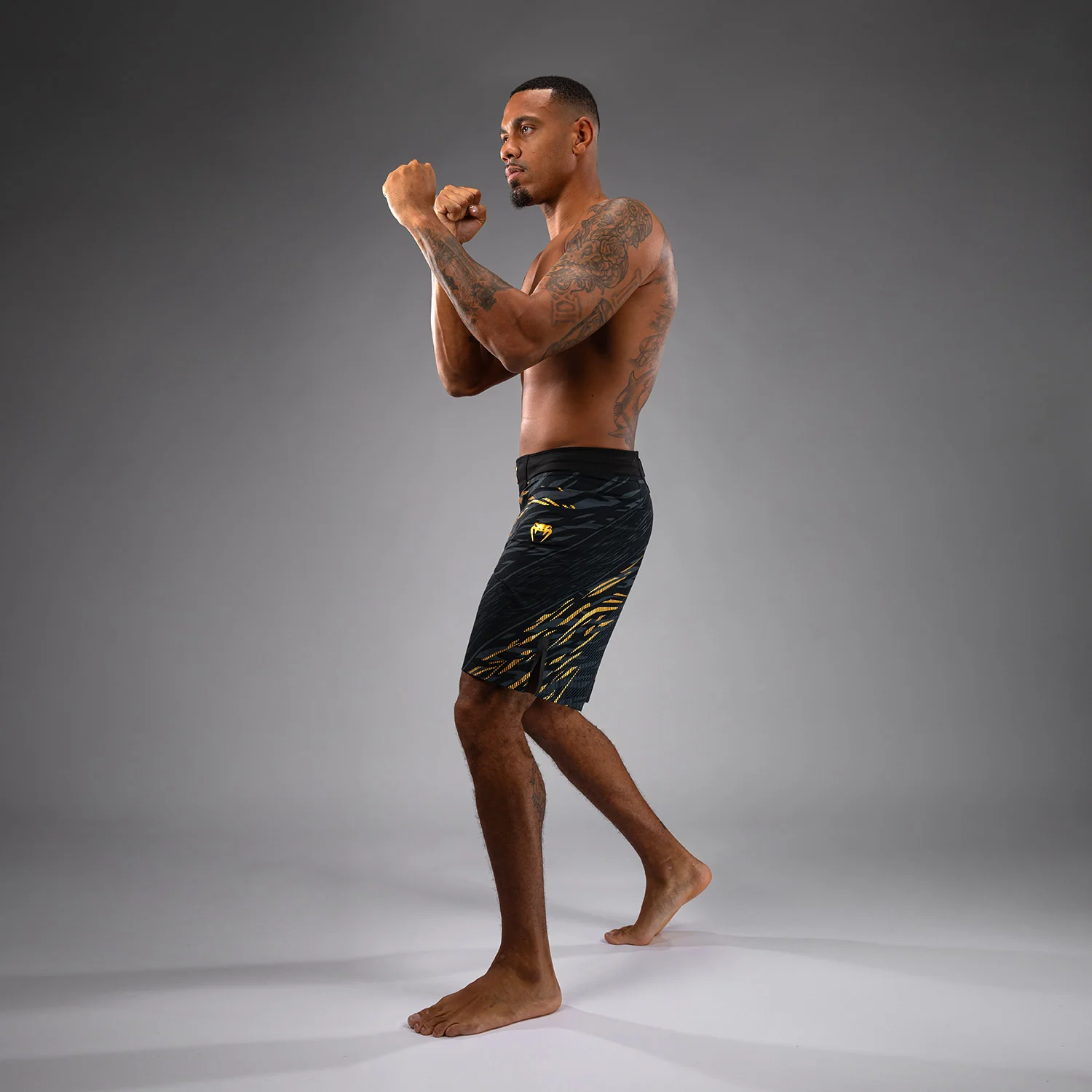 UFC Fusion by Venum Authentic Fight Night Herren Fight Short - Long Fit - Champion - Image 6