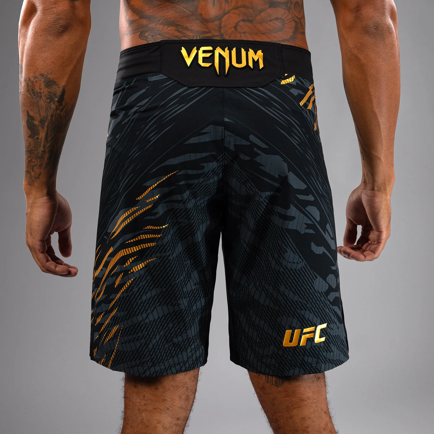 UFC Fusion by Venum Authentic Fight Night Herren Fight Short - Long Fit - Champion - Image 9