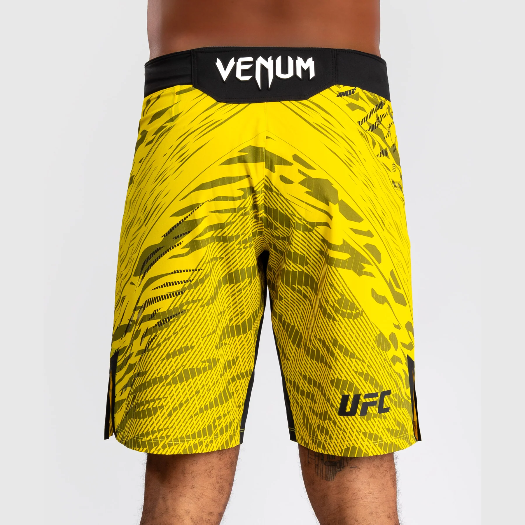 UFC Fusion by Venum Authentic Fight Night Herren Fight Short - Long Fit - Gelb - Image 5