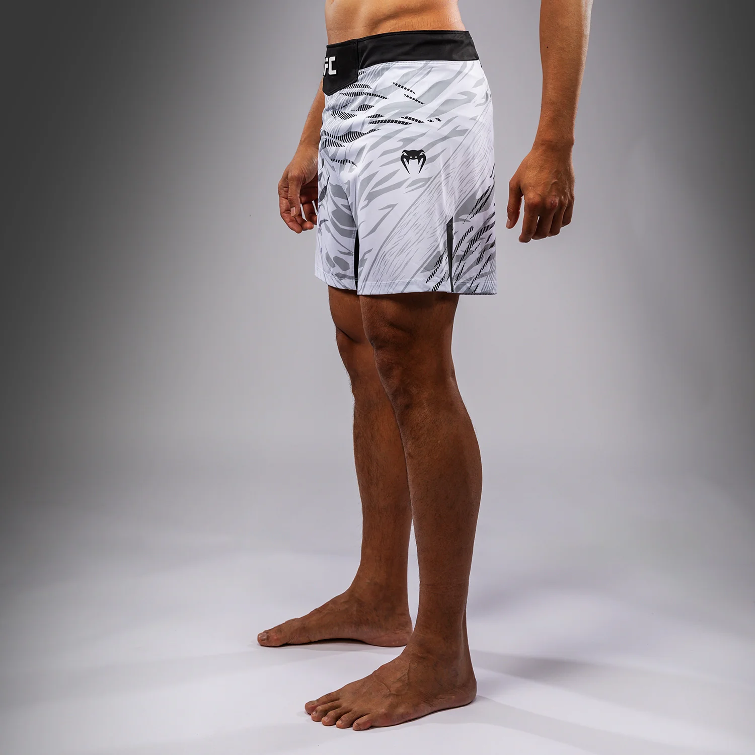 UFC Fusion by Venum Authentic Fight Night Herren Fight Short - Short Fit - Weiß - Image 3