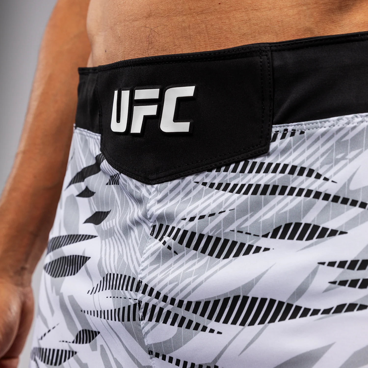 UFC Fusion by Venum Authentic Fight Night Herren Fight Short - Short Fit - Weiß - Image 5