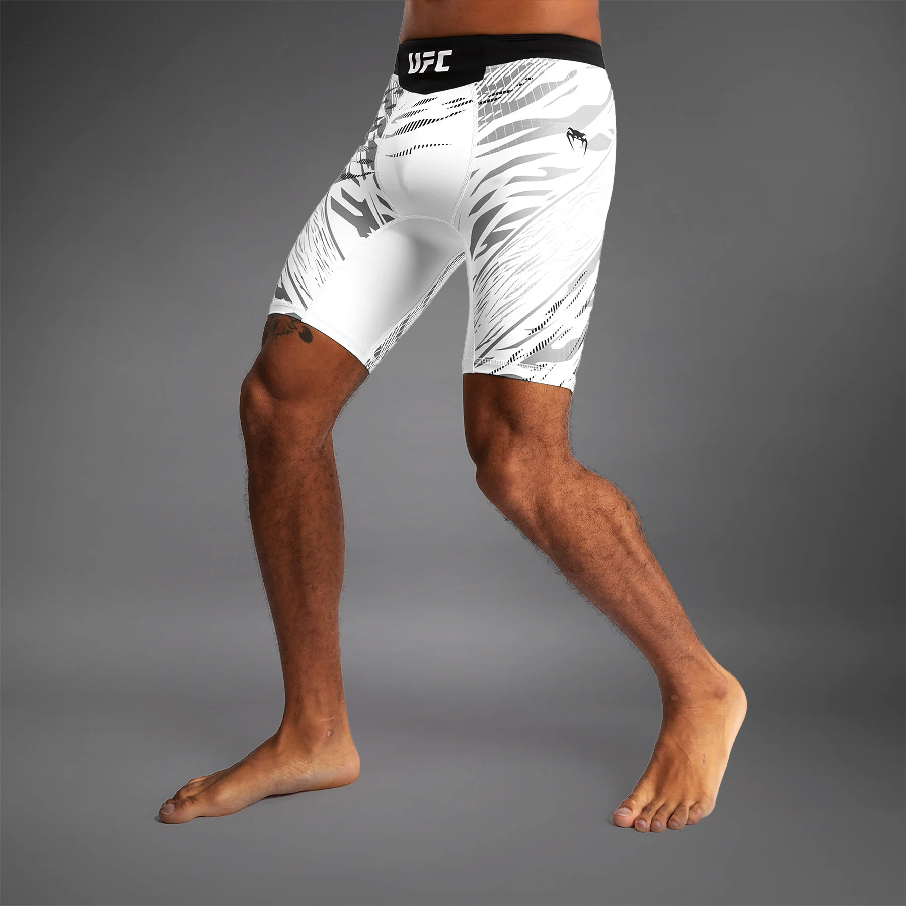 UFC Fusion by Venum Authentic Fight Night Herren Vale Tudo Short - Weiß - Image 7