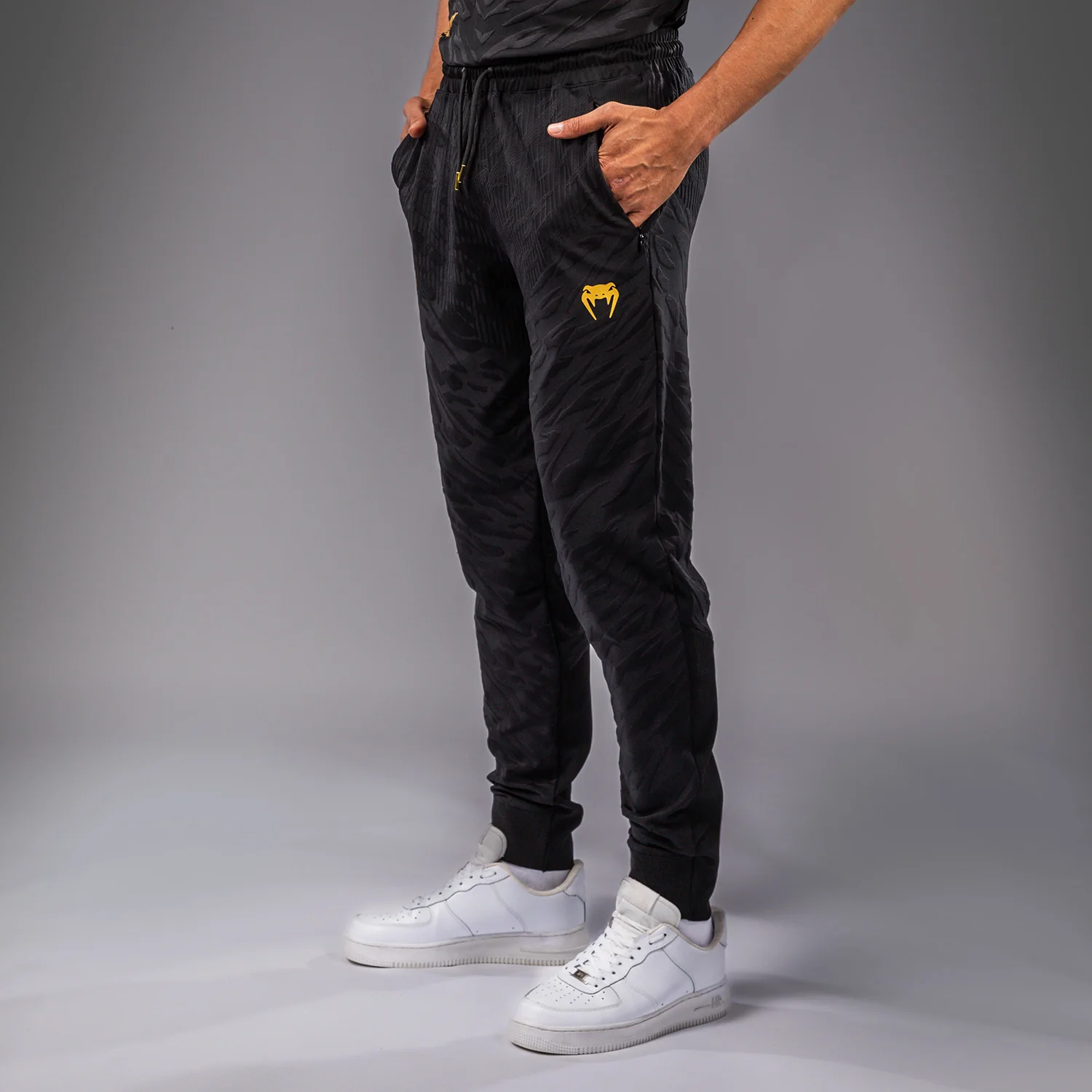 UFC Fusion by Venum Authentic Fight Night Herren Walkout Hose - Champion - Image 2