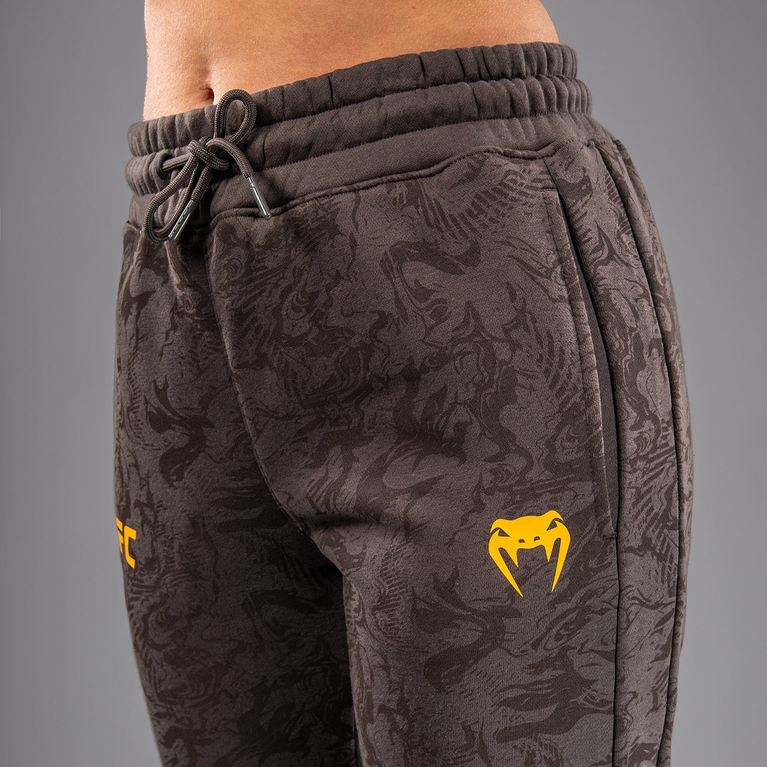 UFC Fusion by Venum Fight Week Damen Baumwollhose - Erdiges Braun - Image 5