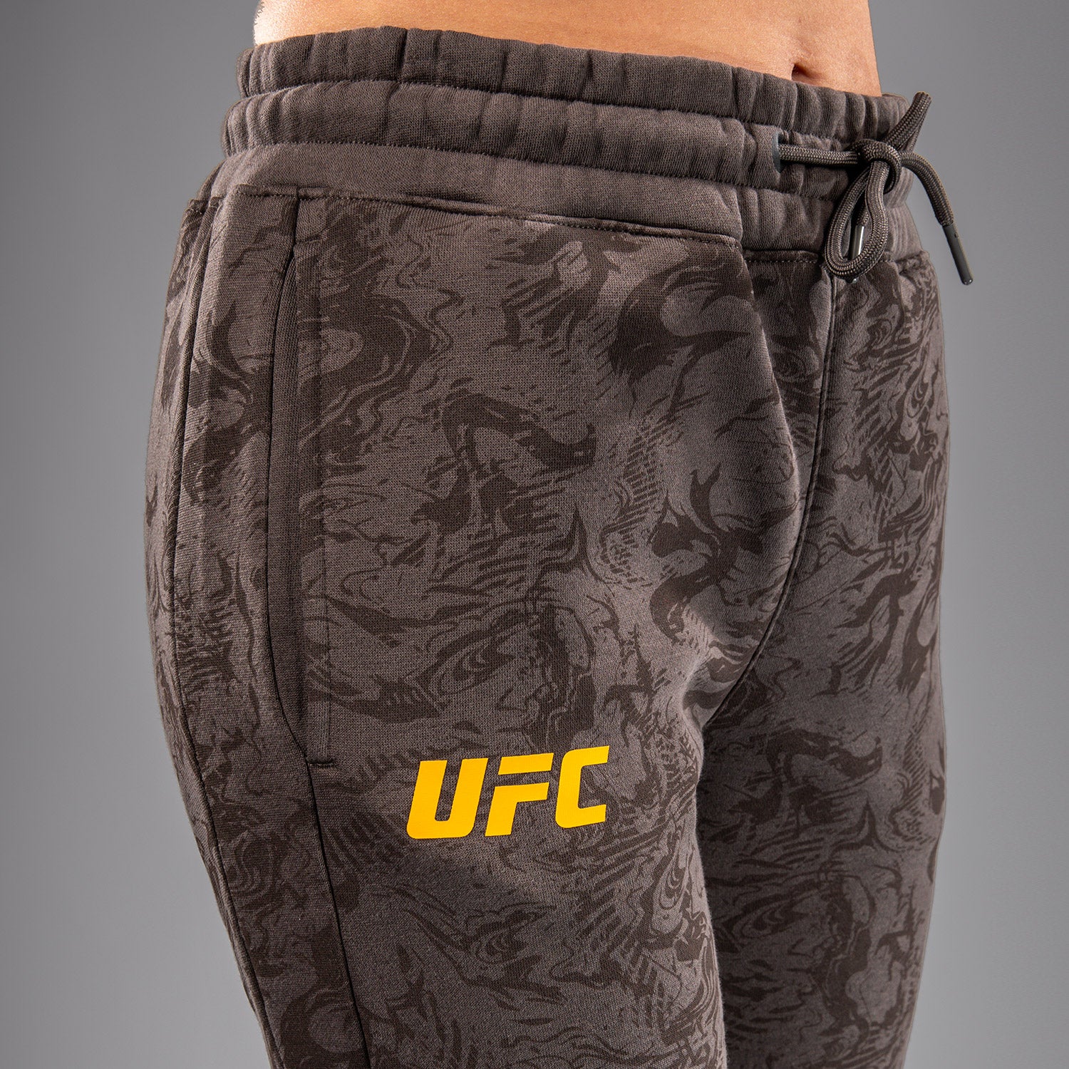 UFC Fusion by Venum Fight Week Damen Baumwollhose - Erdiges Braun - Image 6