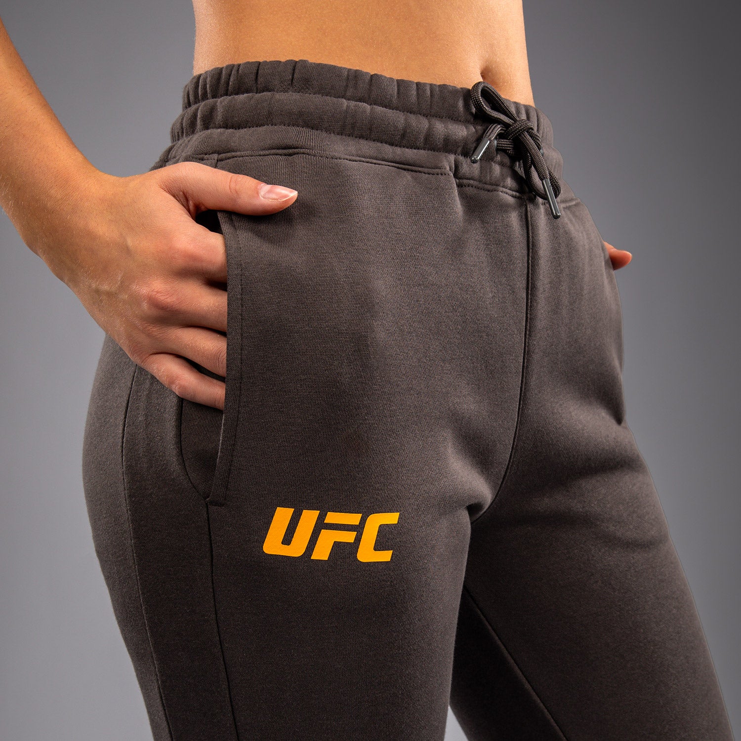 UFC Fusion by Venum Fight Week Damen Baumwollhose - Solid Erdiges Braun - Image 7