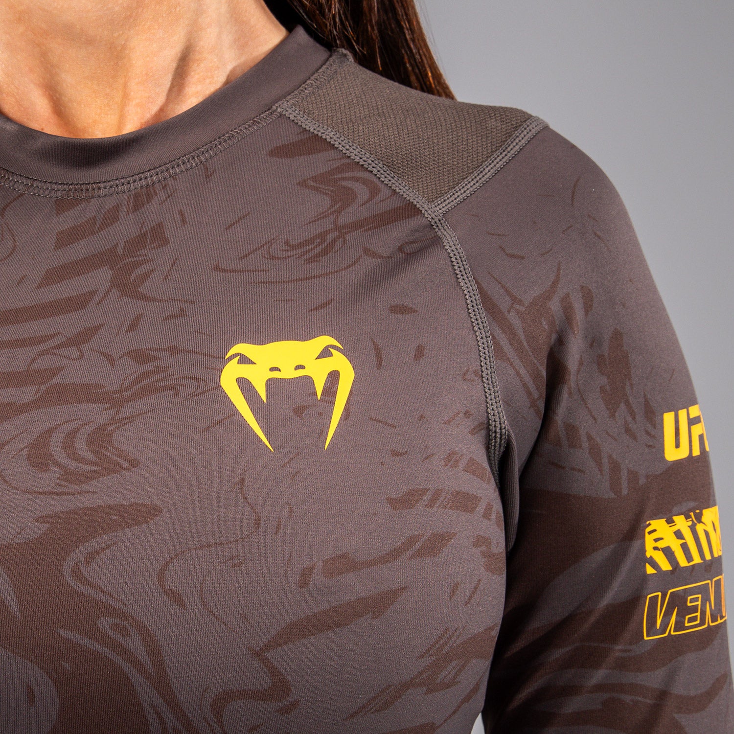 UFC Fusion by Venum Fight Week Damen Performance Langarm Rashguard - Erdiges Braun - Image 5