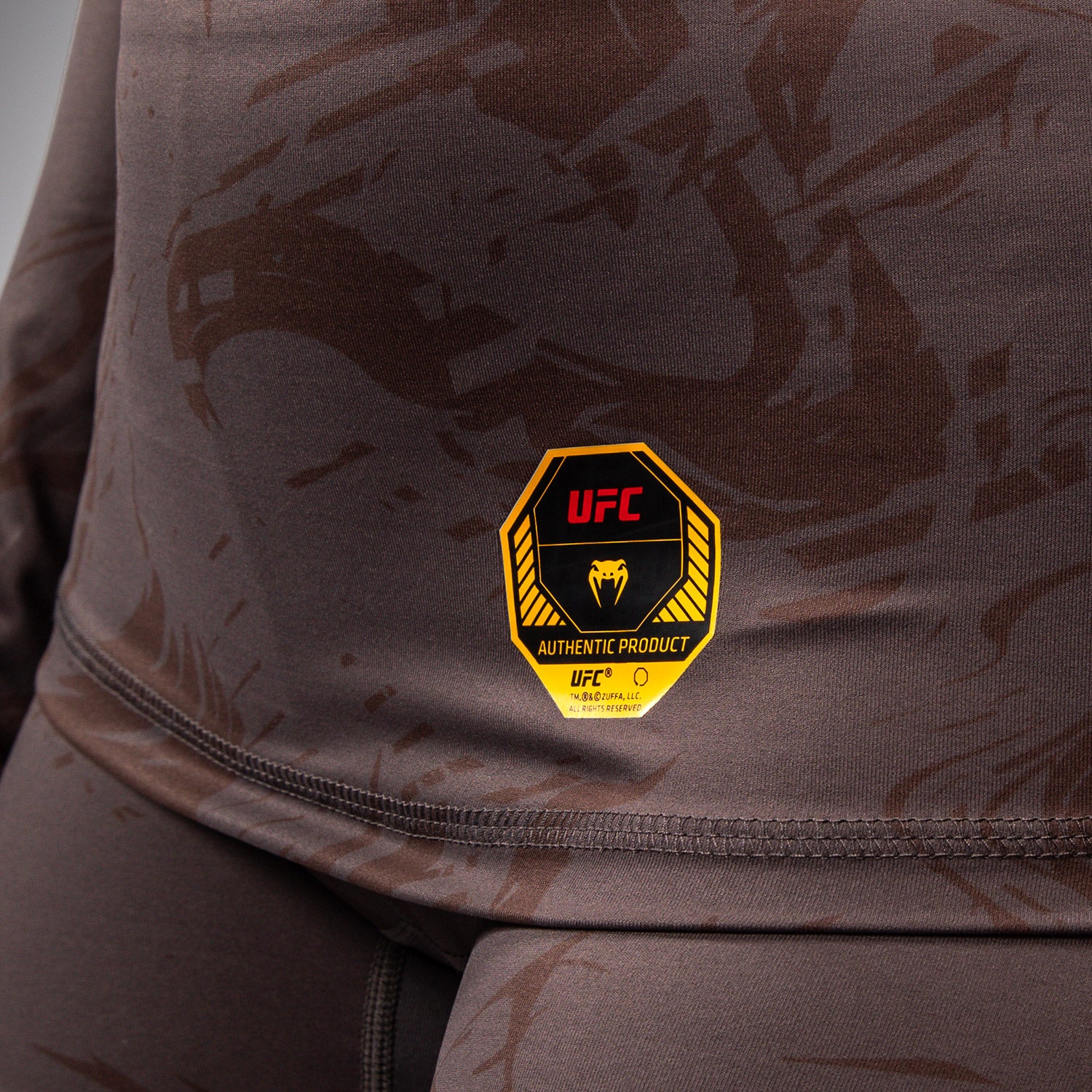 UFC Fusion by Venum Fight Week Damen Performance Langarm Rashguard - Erdiges Braun - Image 8