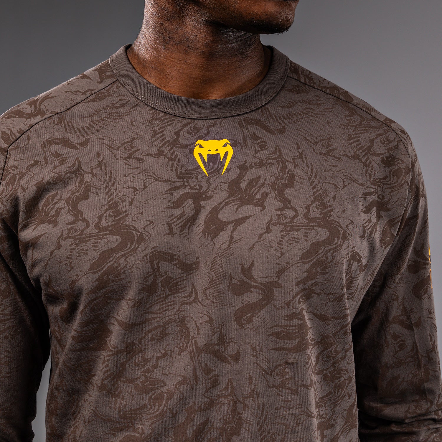 UFC Fusion by Venum Fight Week Herren Langarm T-Shirt - Erdiges Braun - Image 6