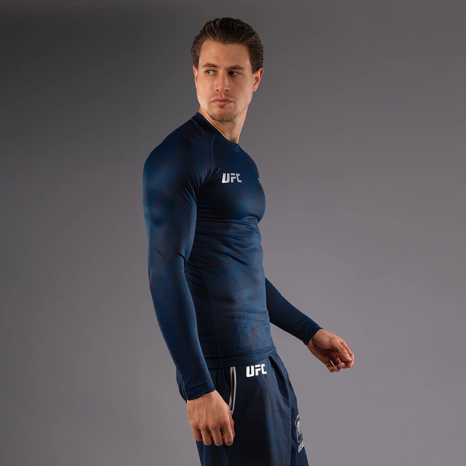 UFC Fusion by Venum Fight Week Herren Performance Langarm Rashguard - Ozeanisches Blau - Image 5