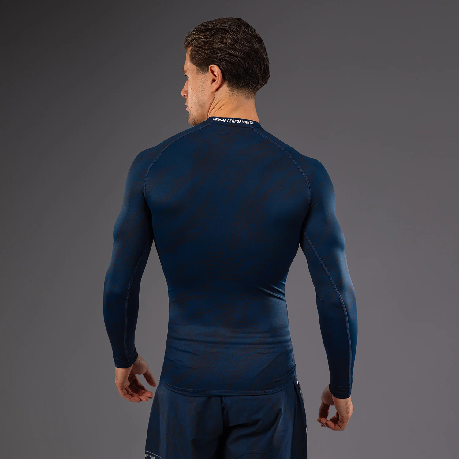 UFC Fusion by Venum Fight Week Herren Performance Langarm Rashguard - Ozeanisches Blau - Image 7