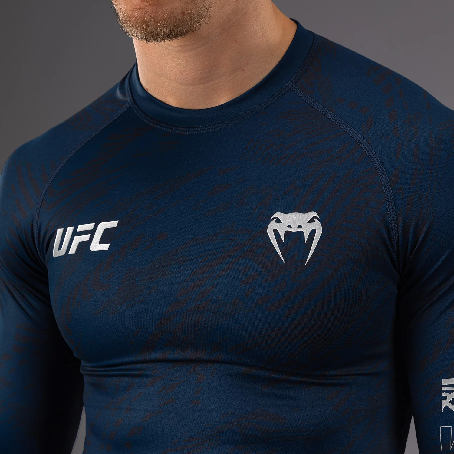UFC Fusion by Venum Fight Week Herren Performance Langarm Rashguard - Ozeanisches Blau - Image 8