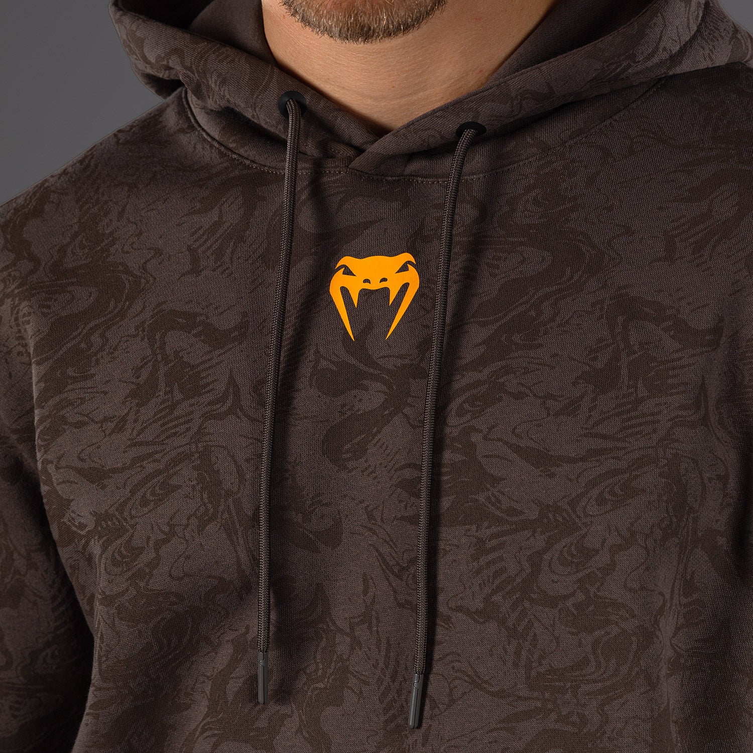 UFC Fusion by Venum Fight Week Herren Pullover Hoodie - Erdiges Braun - Image 5
